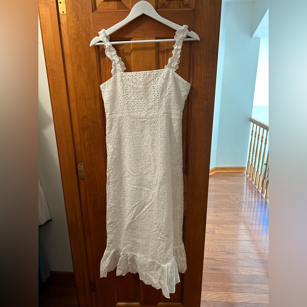 Small Lulu’s white dress